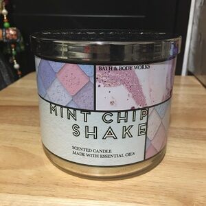Bath & Body Works Mint Chip Shake Scented Candle